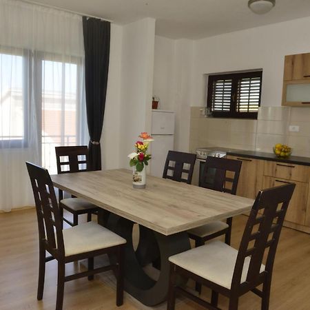 Milosavljevic Apartments Tivat Luaran gambar
