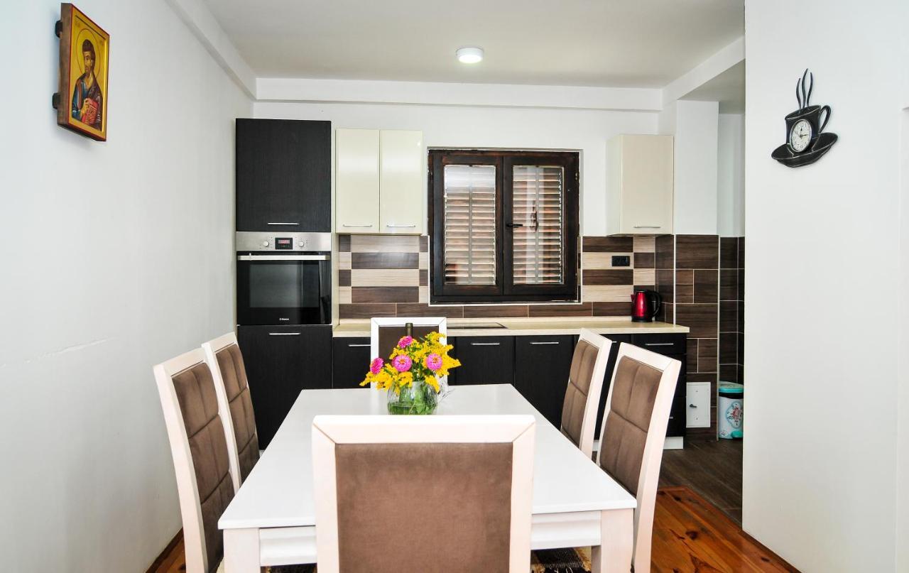Milosavljevic Apartments Tivat Luaran gambar