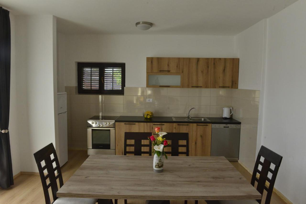Milosavljevic Apartments Tivat Luaran gambar