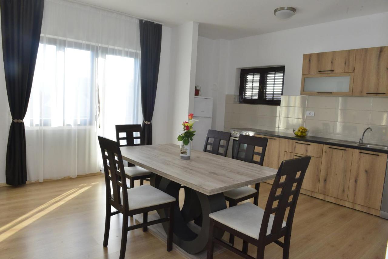 Milosavljevic Apartments Tivat Luaran gambar