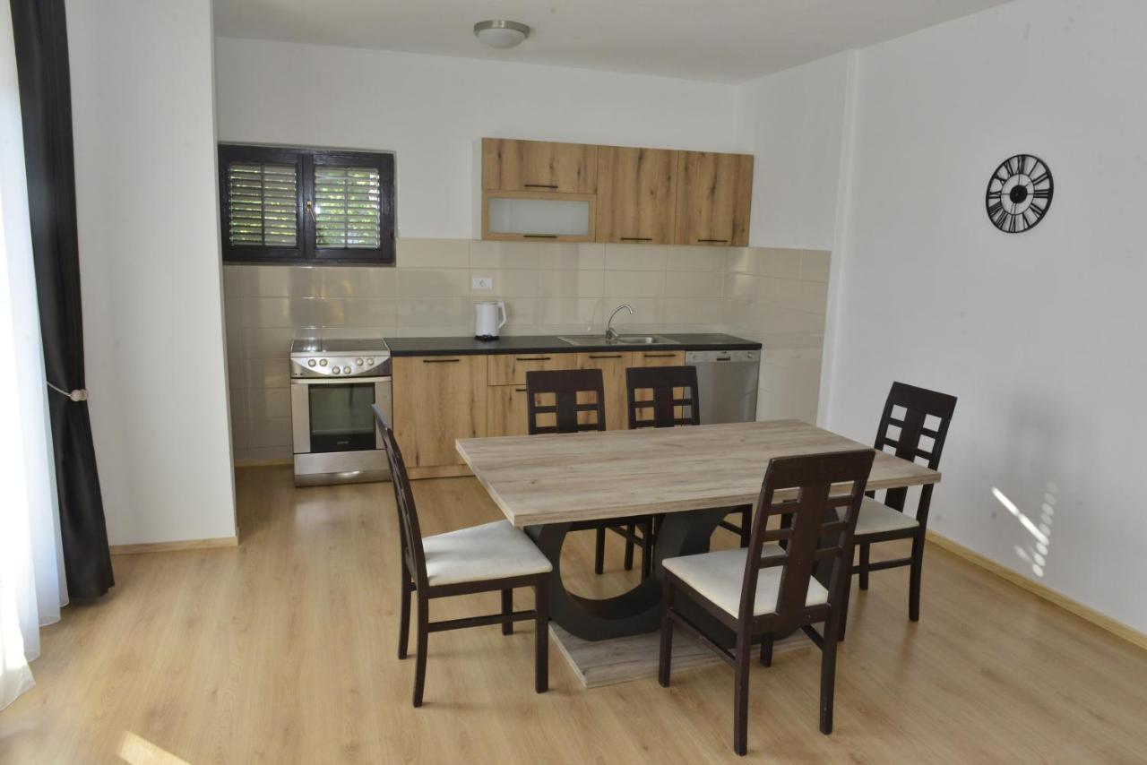 Milosavljevic Apartments Tivat Luaran gambar