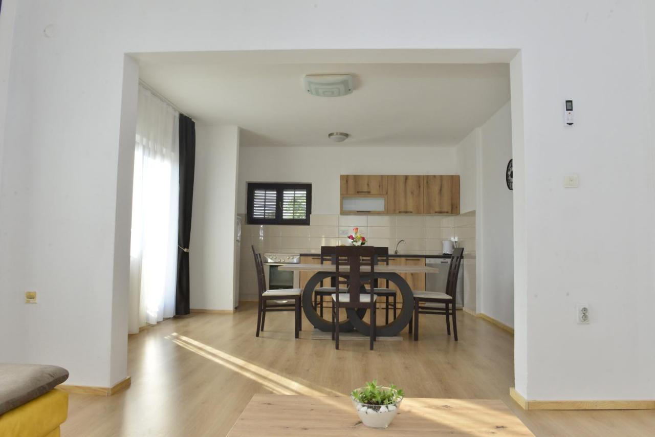 Milosavljevic Apartments Tivat Luaran gambar