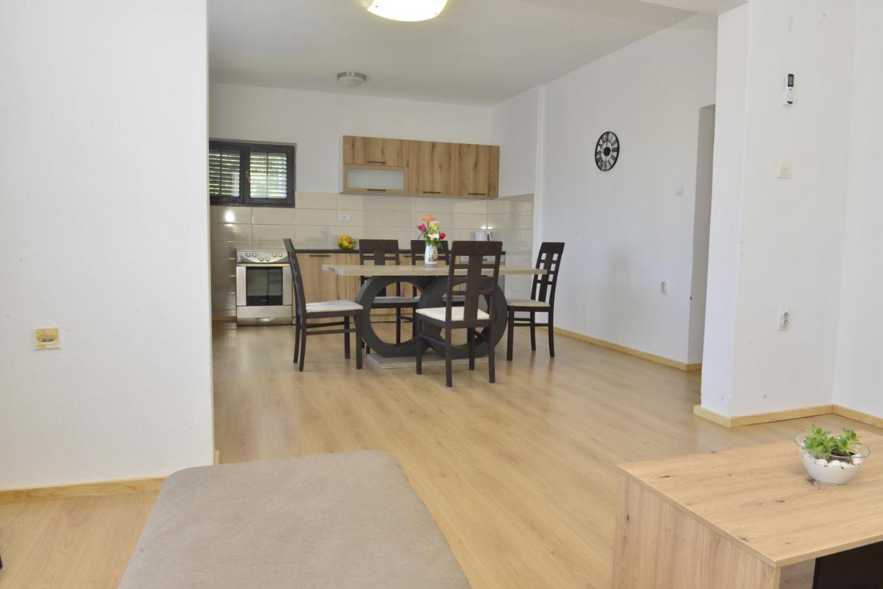 Milosavljevic Apartments Tivat Luaran gambar