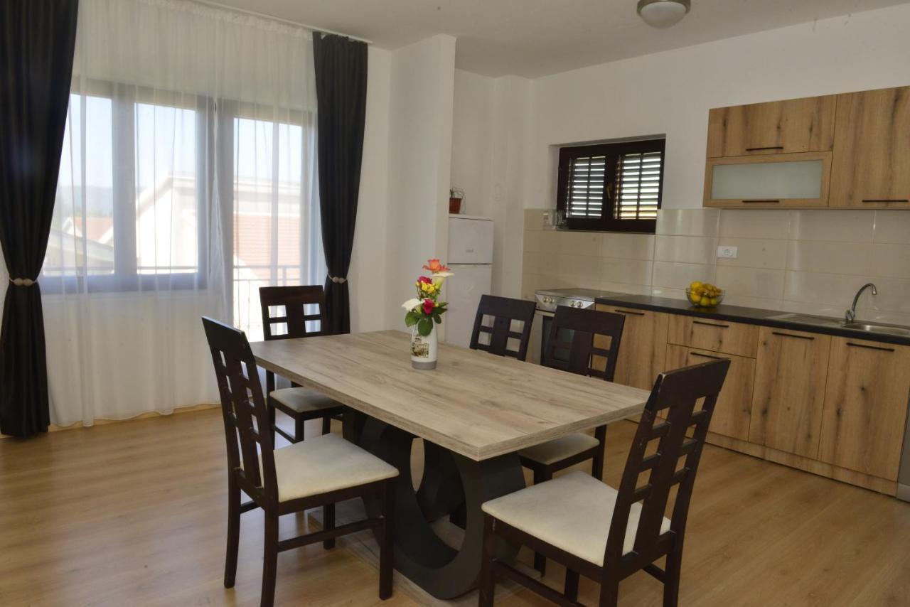 Milosavljevic Apartments Tivat Luaran gambar
