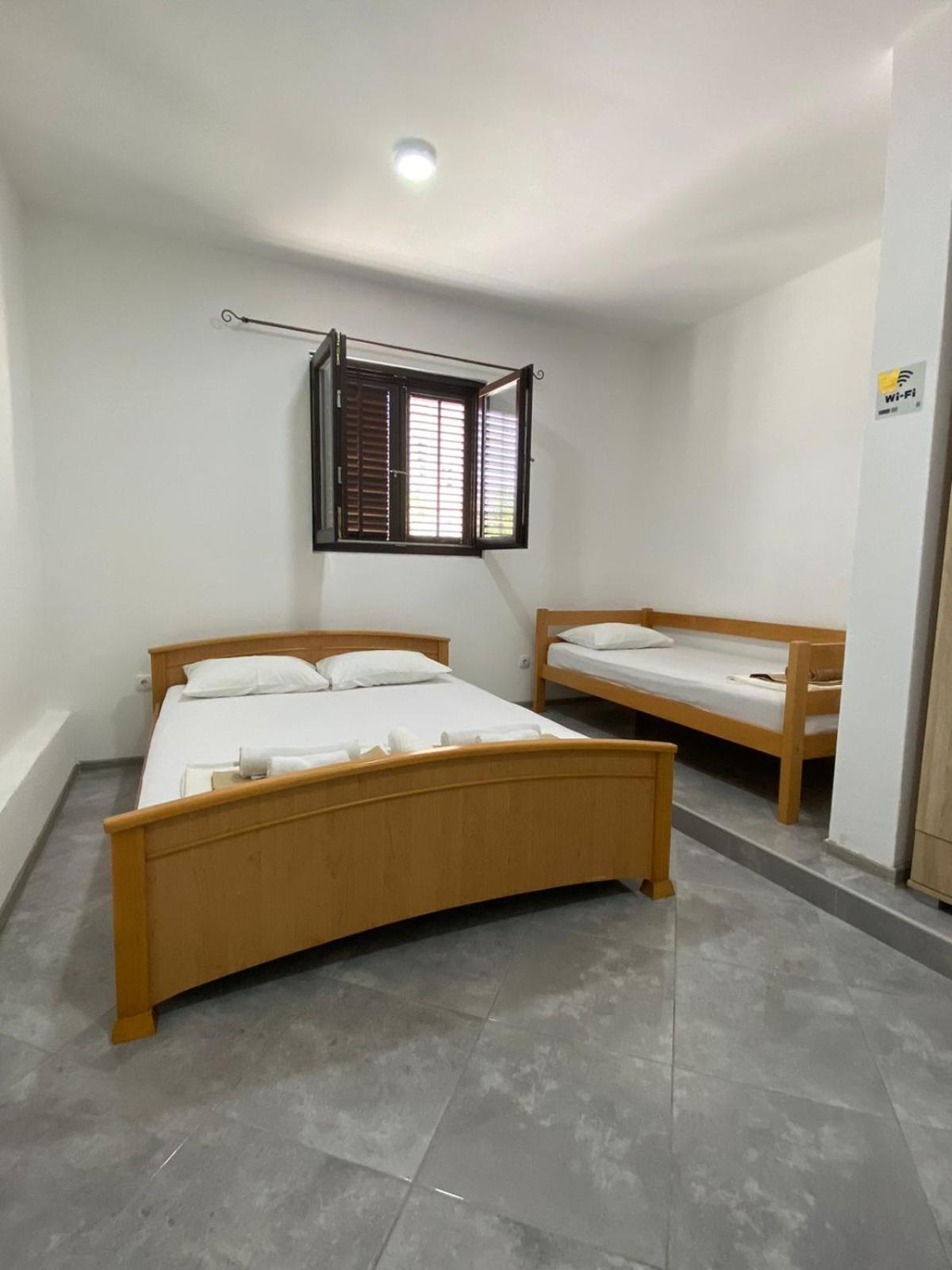 Milosavljevic Apartments Tivat Luaran gambar